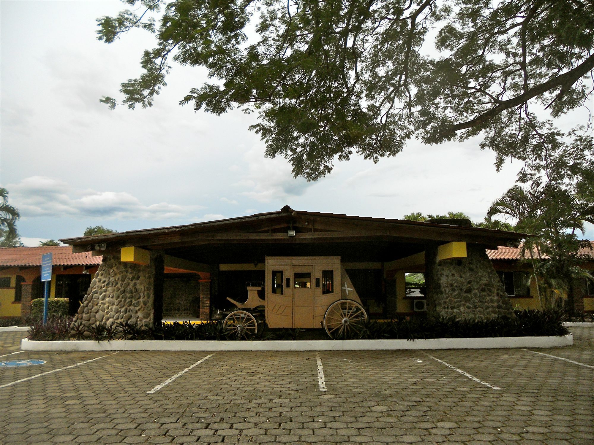 Hotel Las Espuelas, Bar & Restaurant Liberia Exteriör bild